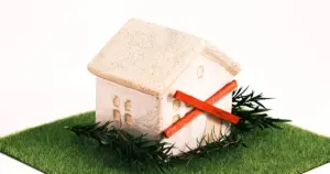 相続放棄をしたら家はどうなる？住める期間や管理責任を解説